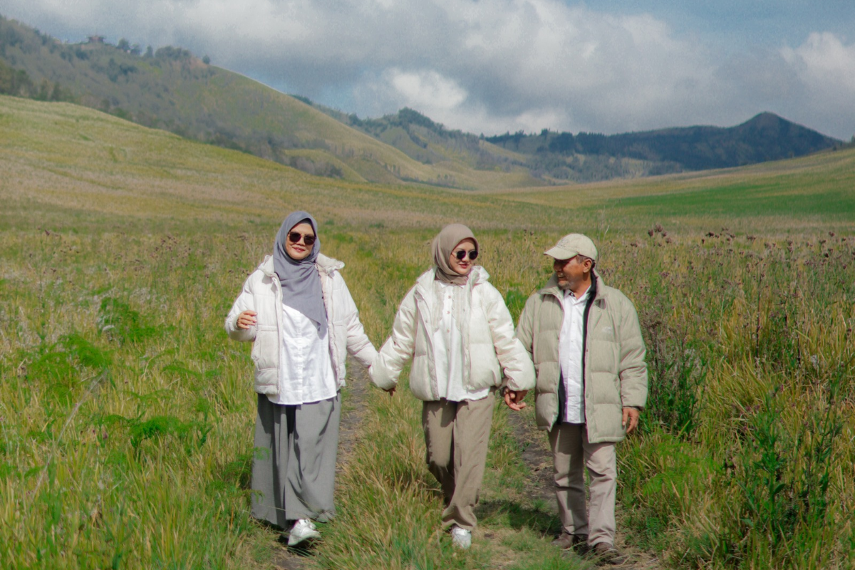 savana Teletubbies Bromo hijau saat musim hujan savana Teletubbies Bromo hijau saat musim hujan