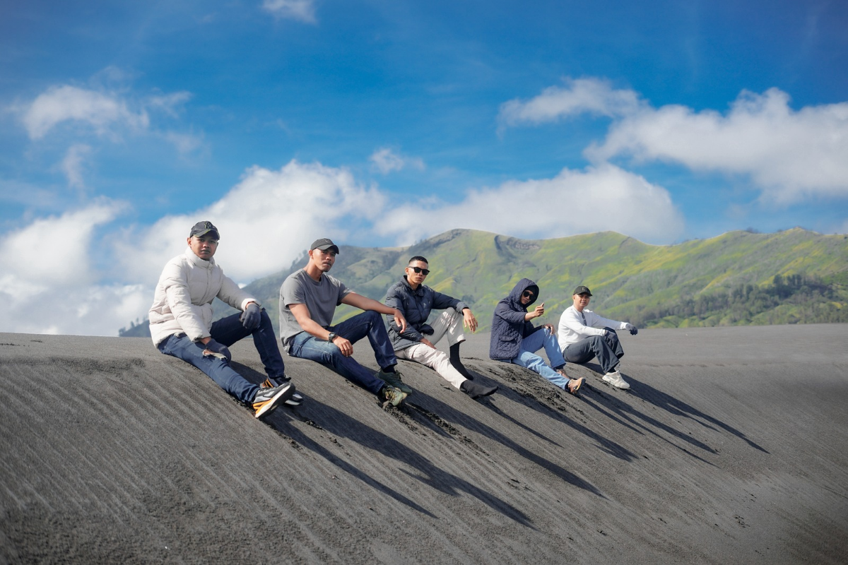 lautan pasir Gunung Bromo pagi hari setelah sunrise lautan pasir Gunung Bromo pagi hari setelah sunrise
