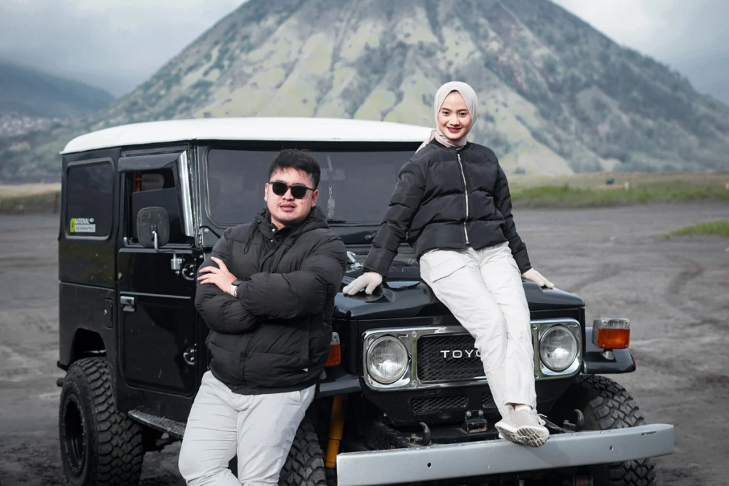 jeep bromo di lautan pasir