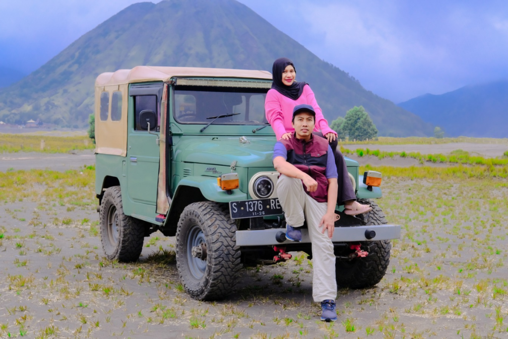 jeep wisata di bromo lautan pasir