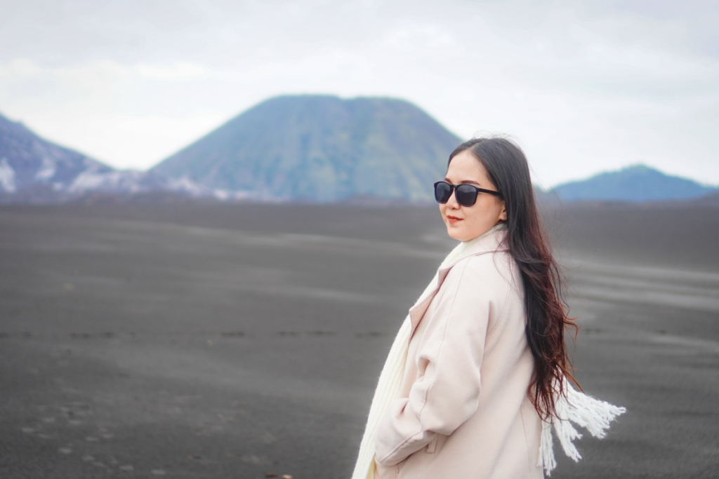 kondisi lautan pasir dan medan gunung bromo