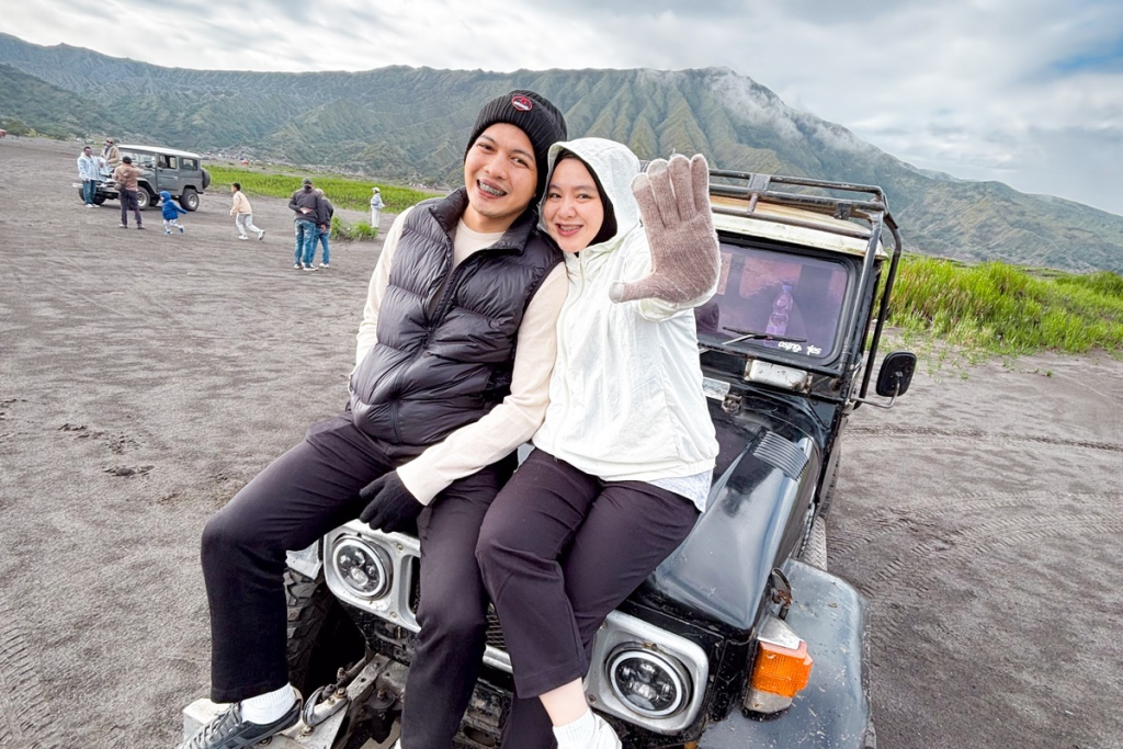 jeep bromo di lautan pasir