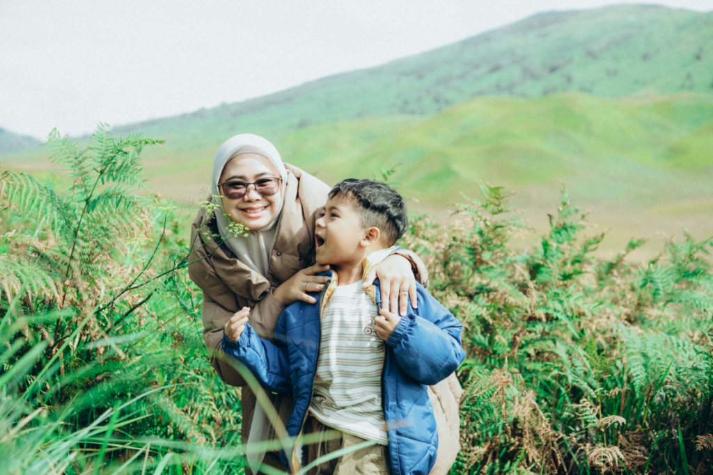 bukit teletubbies bromo savana hijau