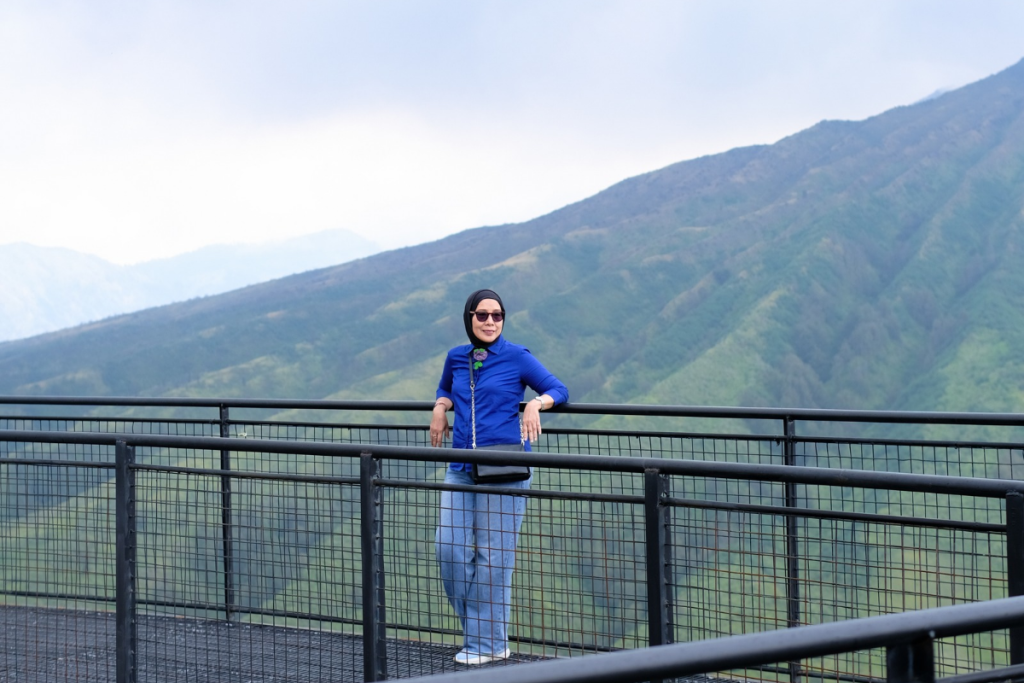 nongkrong di cafe bromo