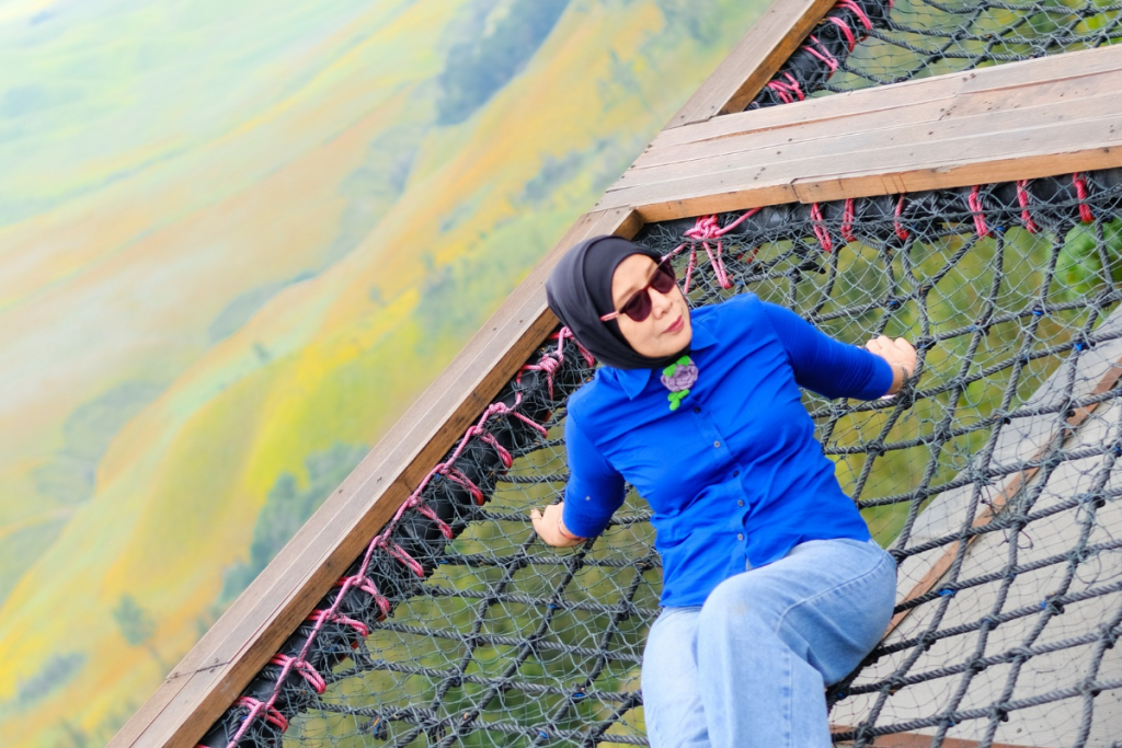 spot foto cafe hillside bromo