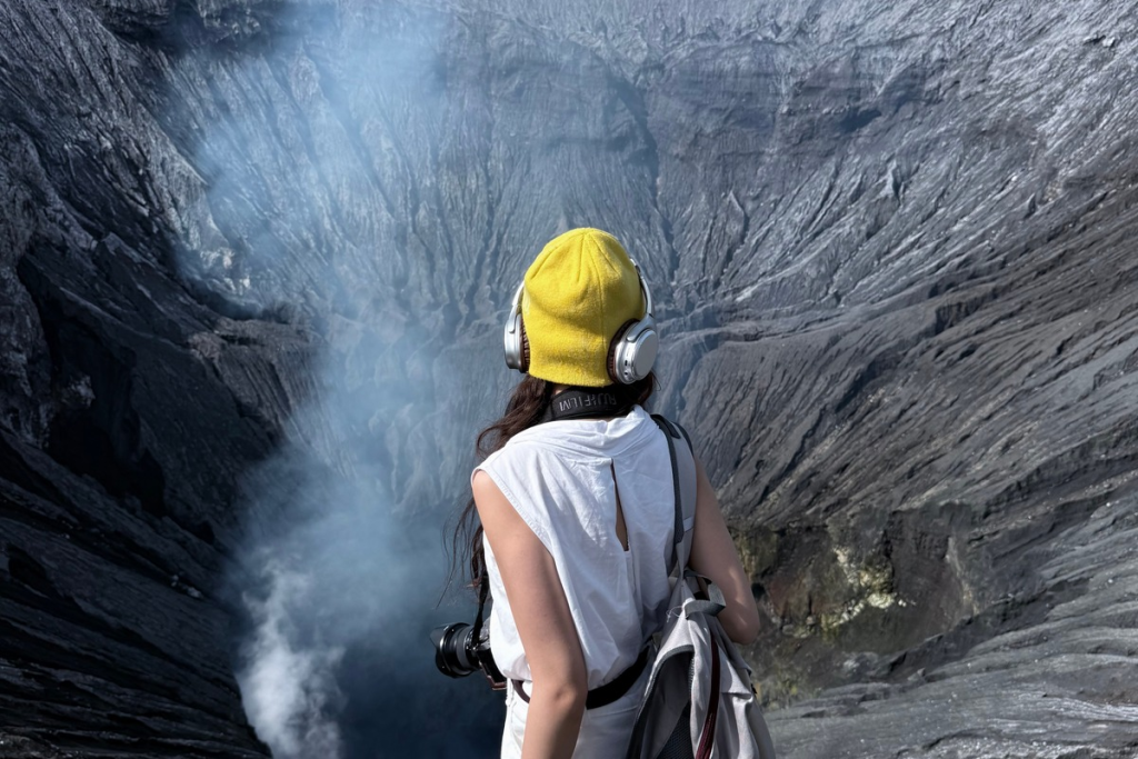kawah bromo mengepul