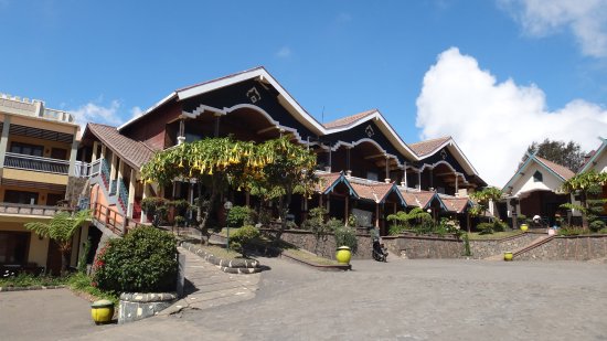cafe lava hostel bromo