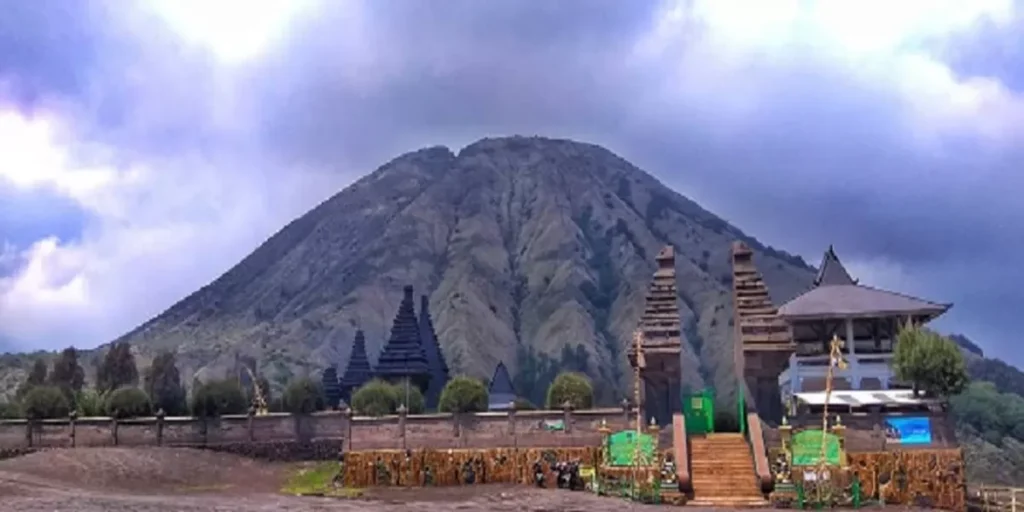 pura bromo puten tengger semeru