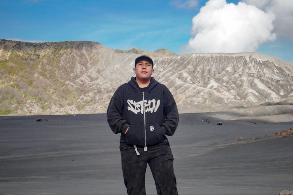 medan jalan menuju kawah bromo untuk lansia