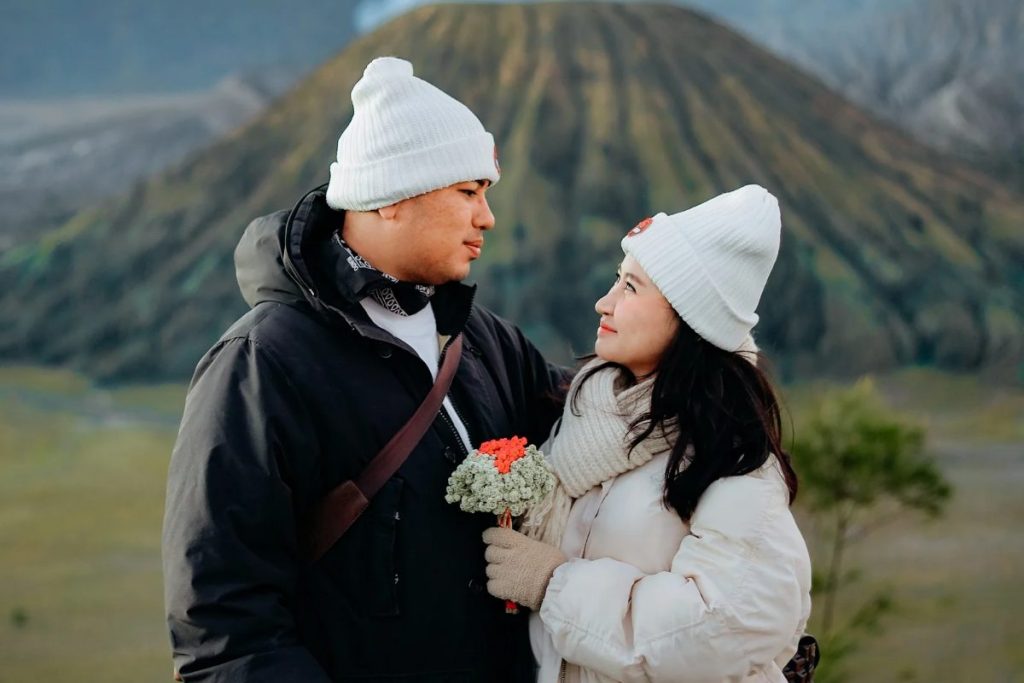 pemandangan Savana Bromo atau Pasir Berbisik
(spot paling accessible untuk lansia)
