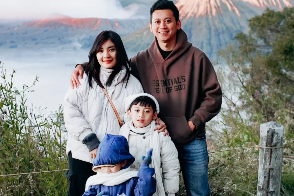 bromo bawa anak kecil